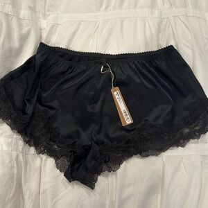 skims woven shine lace tap short